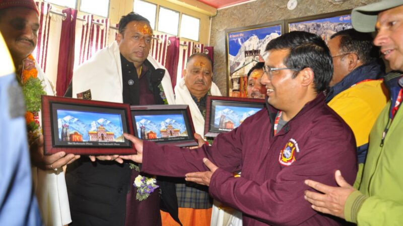 बदरीनाथ धाम में बीकेटीसी अध्यक्ष ने किए दर्शन, पुष्कर कुंभ और व्यवस्थाओं का लिया जायजा