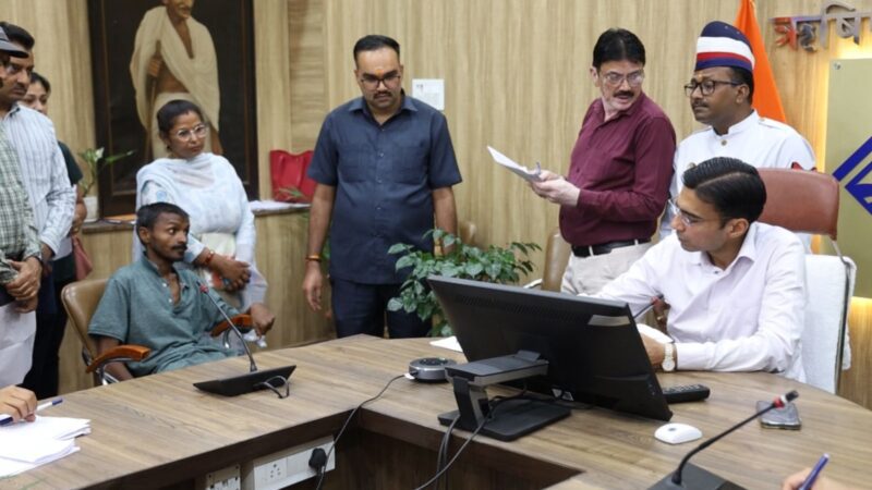 जनता दर्शन में 133 शिकायतें निपटाईं, डीएम ने शिवानी गुप्ता के 15 लाख बीमा मुआवजे की कार्रवाई को बताया अपनी जिम्मेदारी