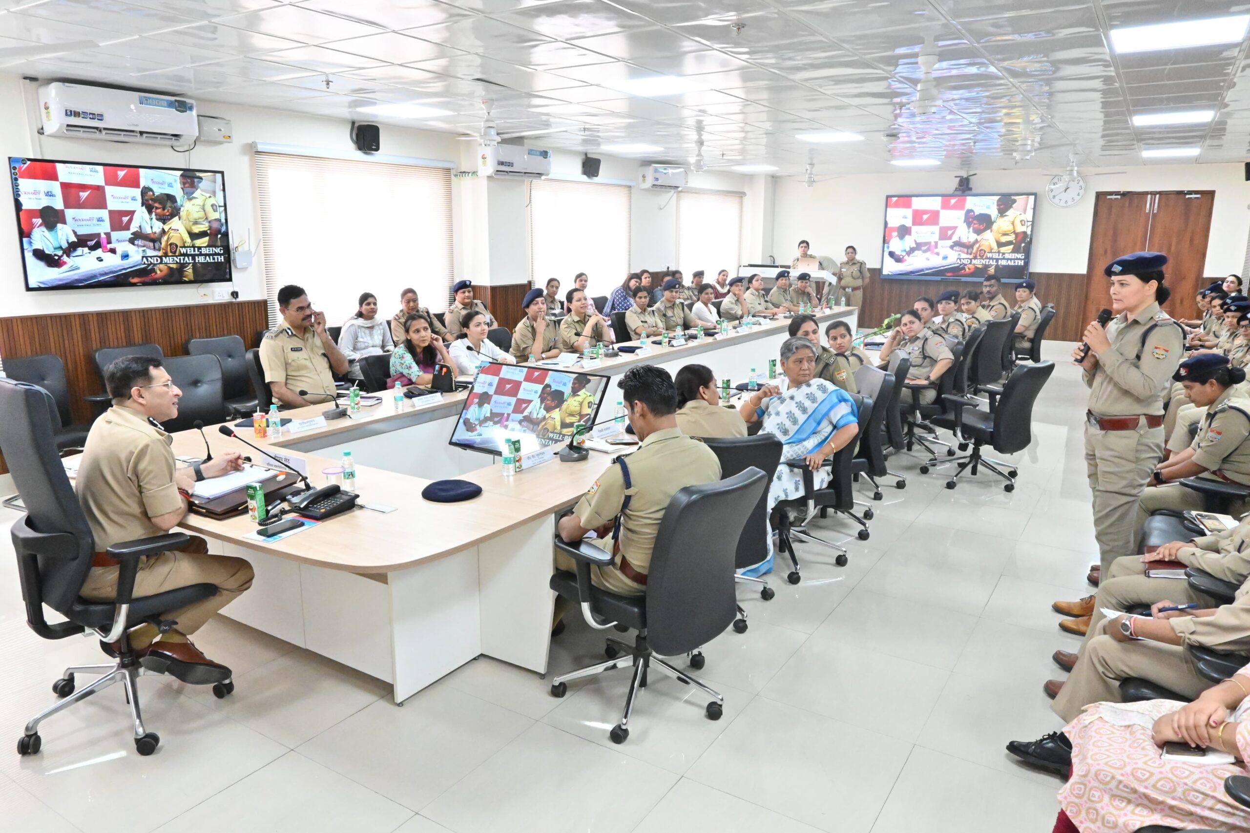 25 साल में पहली बार पुलिस महिला अधिकारियों से खुला संवाद, डीजीपी ने क्या कहा?