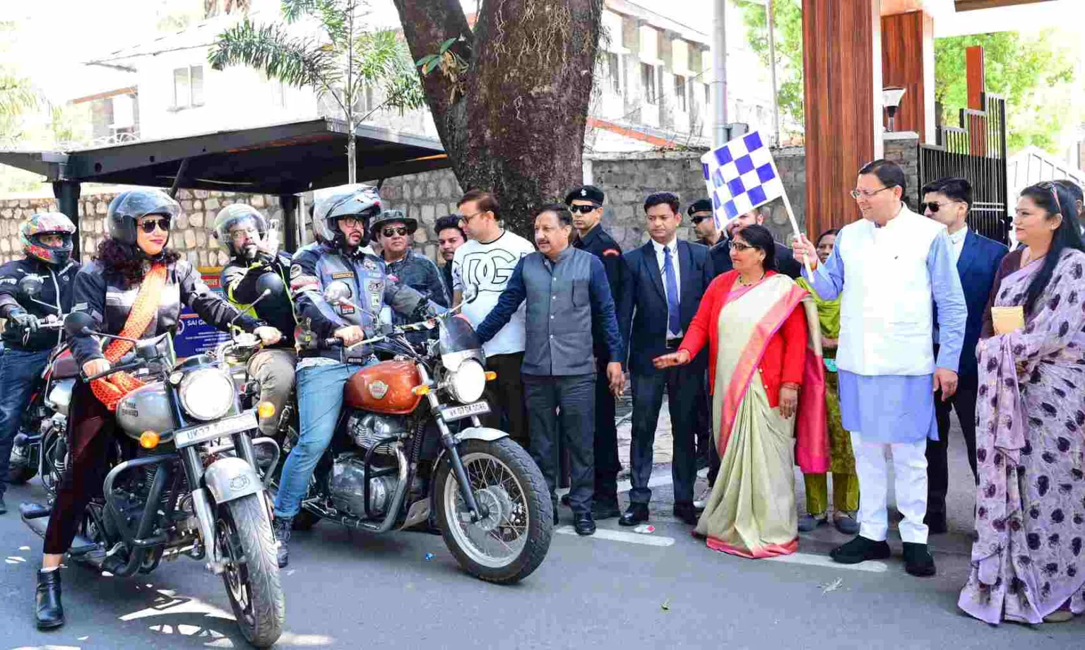 ड्रग्स मुक्त उत्तराखंड अभियान को मिली रफ्तार, सीएम धामी ने दिखाई बाइक रैली को हरी झंडी