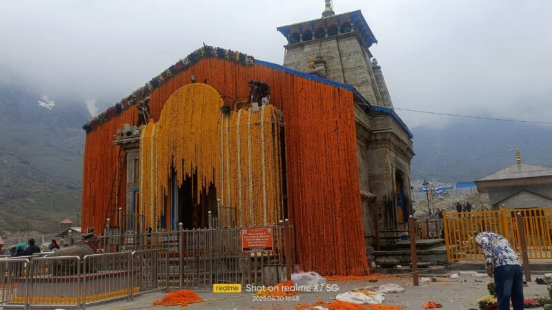 केदारनाथ धाम के कपाट कल खुलेंगे, मंदिर को 108 क्विंटल फूलों से सजाया गया