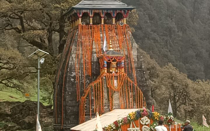 द्वितीय केदार श्री मद्महेश्वर के खुले कपाट, तीर्थयात्रियों ने किए निर्वाण व श्रृंगार दर्शन