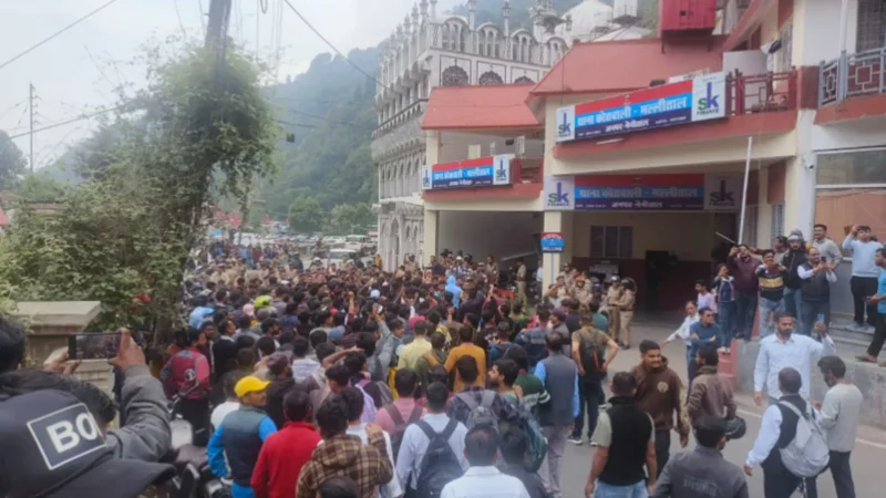 नैनीताल में दुष्कर्म के खिलाफ उबाल, हजारों लोगों का मार्च, फांसी और बुलडोजर की मांग