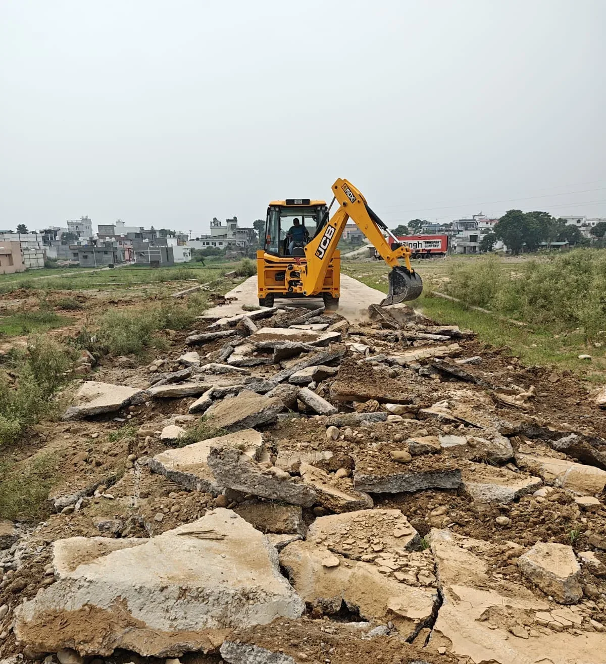 देहरादून के विकासनगर और ऋषिकेश में अवैध प्लॉटिंग व निर्माणों पर चला MDDA का बुलडोजर, कई भवन सील और ध्वस्त