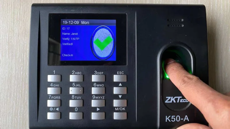 अब उत्तराखंड के सभी अस्पतालों में अनिवार्य होगी बायोमेट्रिक हाजिरी, गैरहाजिर कर्मचारियों पर गिरेगी गाज