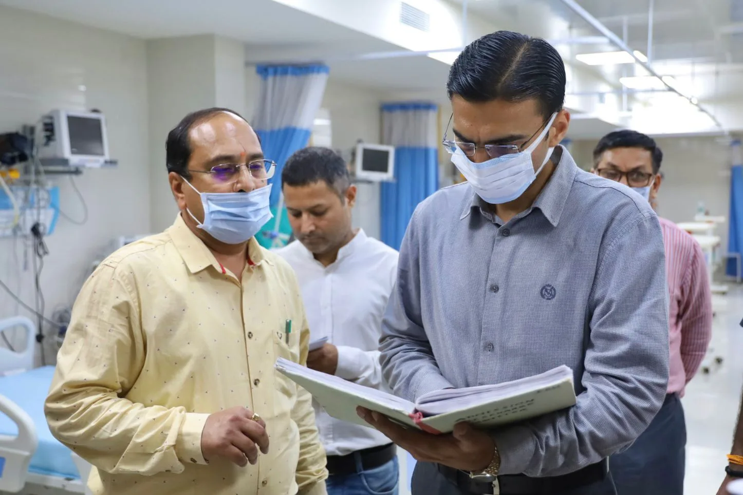 ऋषिकेश उप जिला अस्पताल का डीएम ने किया औचक निरीक्षण, SNCU और मॉडल टीकाकरण केंद्र की सौगात