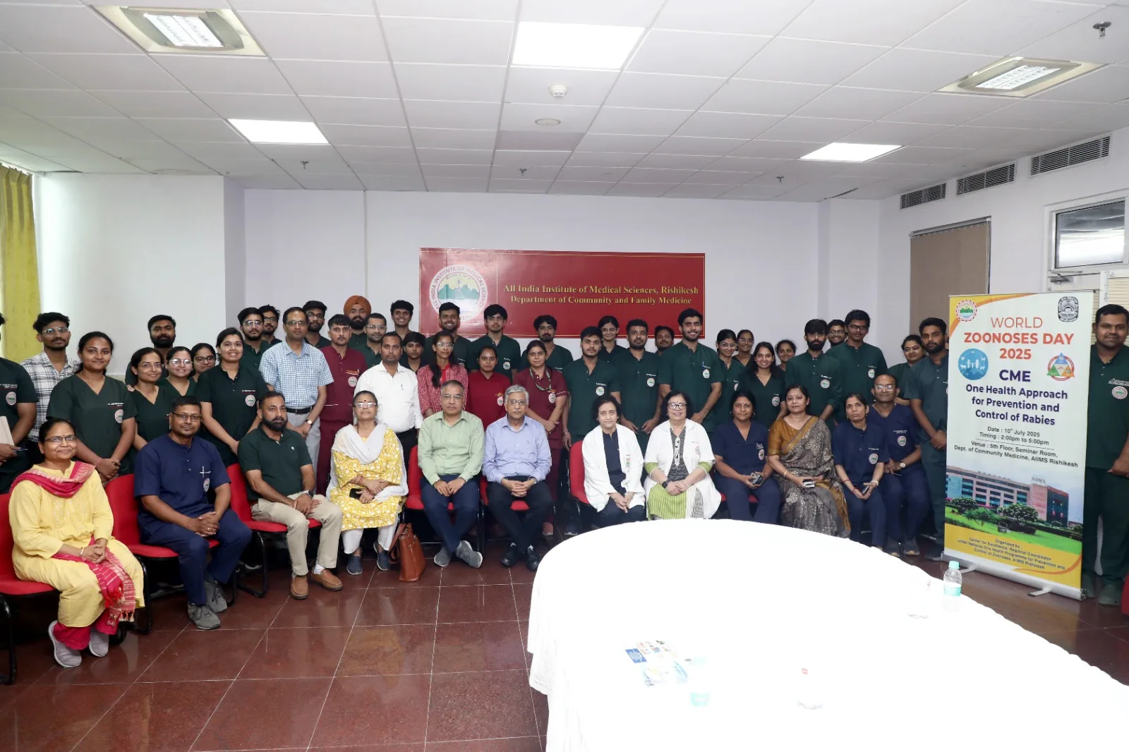 एम्स ऋषिकेश में रेबीज नियंत्रण पर सीएमई का आयोजन, वन हेल्थ अप्रोच से बहुस्तरीय रणनीति पर जोर