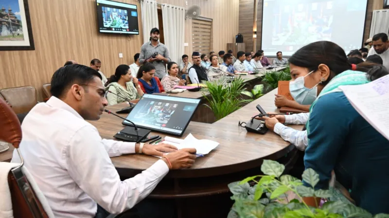 देहरादून में डीएम सविन बंसल ने आज सुनीं 150 से अधिक शिकायतें, 4 घंटे चला जनदर्शन