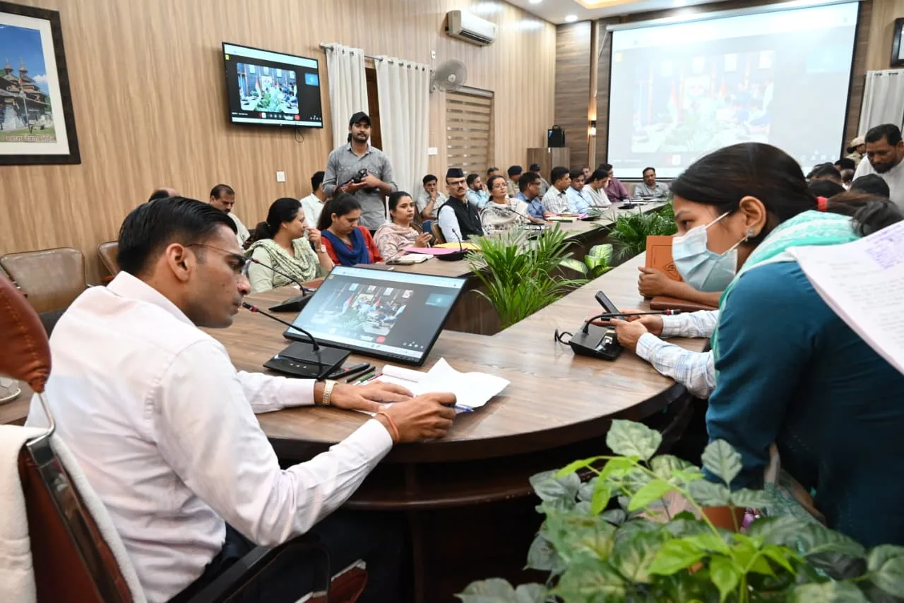 देहरादून में डीएम सविन बंसल ने आज सुनीं 150 से अधिक शिकायतें, 4 घंटे चला जनदर्शन