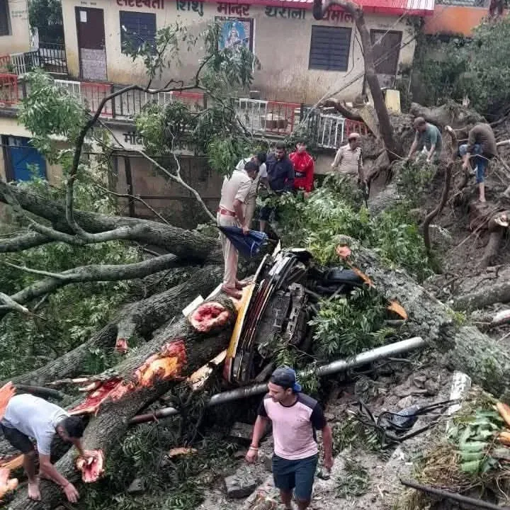 धराली के बाद अब थराली (चमोली) में फटा बादल