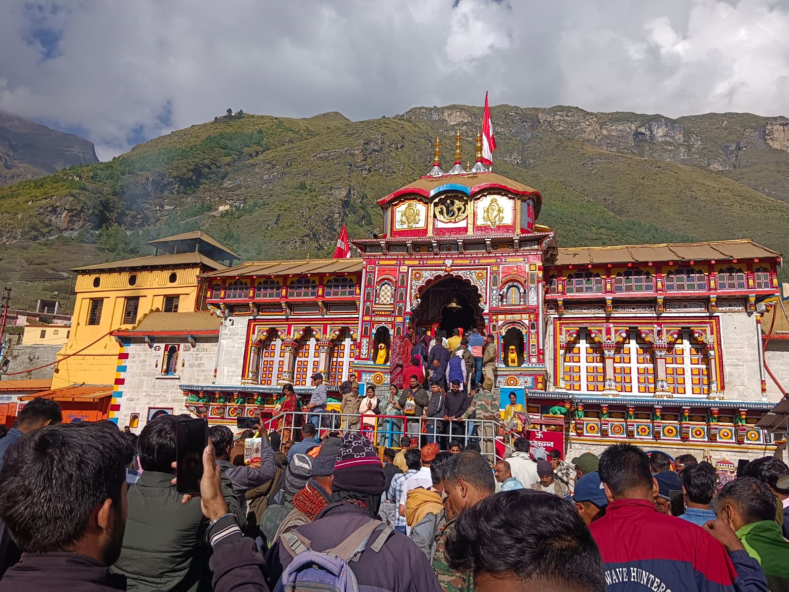बीकेटीसी मुख्य कार्याधिकारी विजय प्रसाद थपलियाल ने बदरीनाथ धाम यात्रा व्यवस्थाओं का किया निरीक्षण