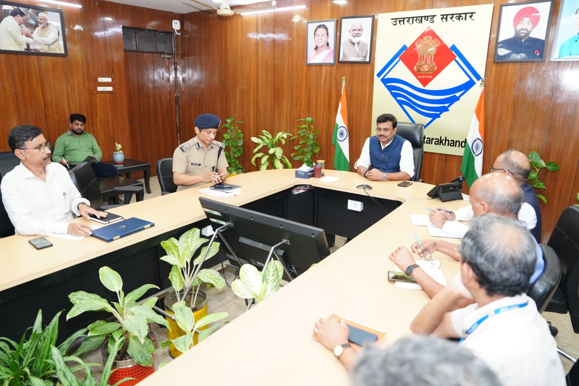 उत्तराखंड में भूस्खलन रोकथाम पर बैठक – मुख्य सचिव ने सभी संस्थानों को दिए निर्देश