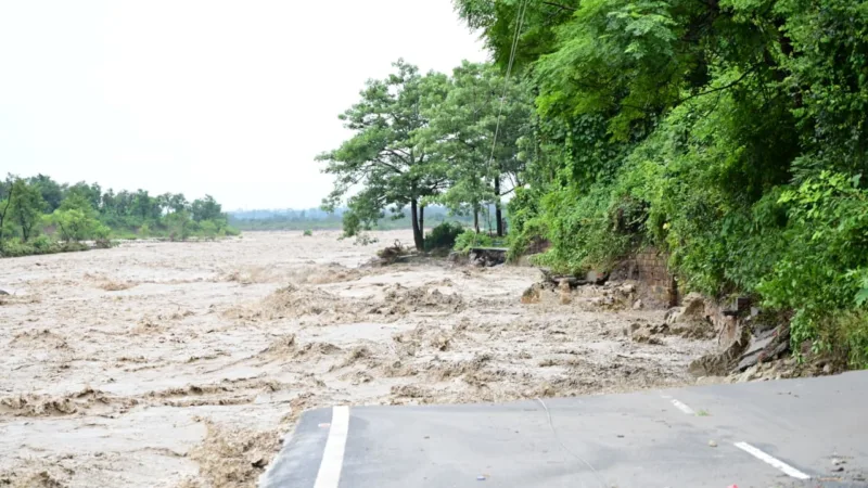 देहरादून आपदा में मृतकों की संख्या 30 हुई, पांच लोग अब भी लापता