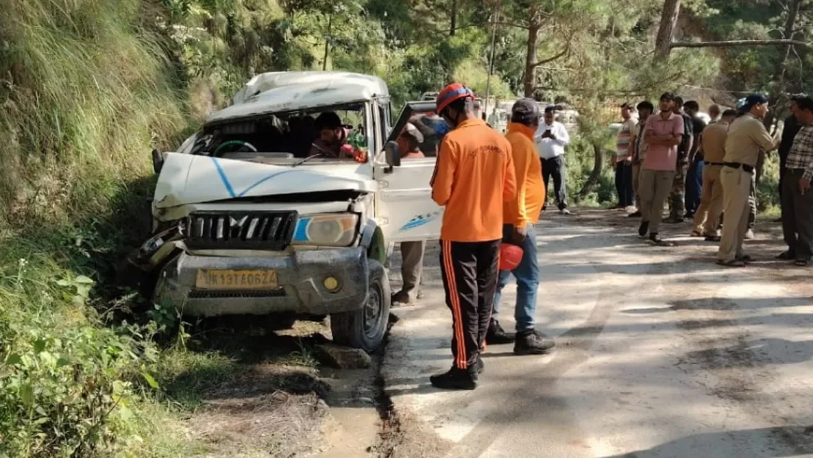 रुद्रप्रयाग में बोलेरो वाहन पहाड़ी से टकराया, चालक समेत आठ लोग घायल