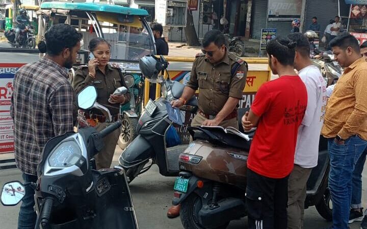 त्योहारी सीजन में देहरादून पुलिस ने किया 805 वाहनों का चलान