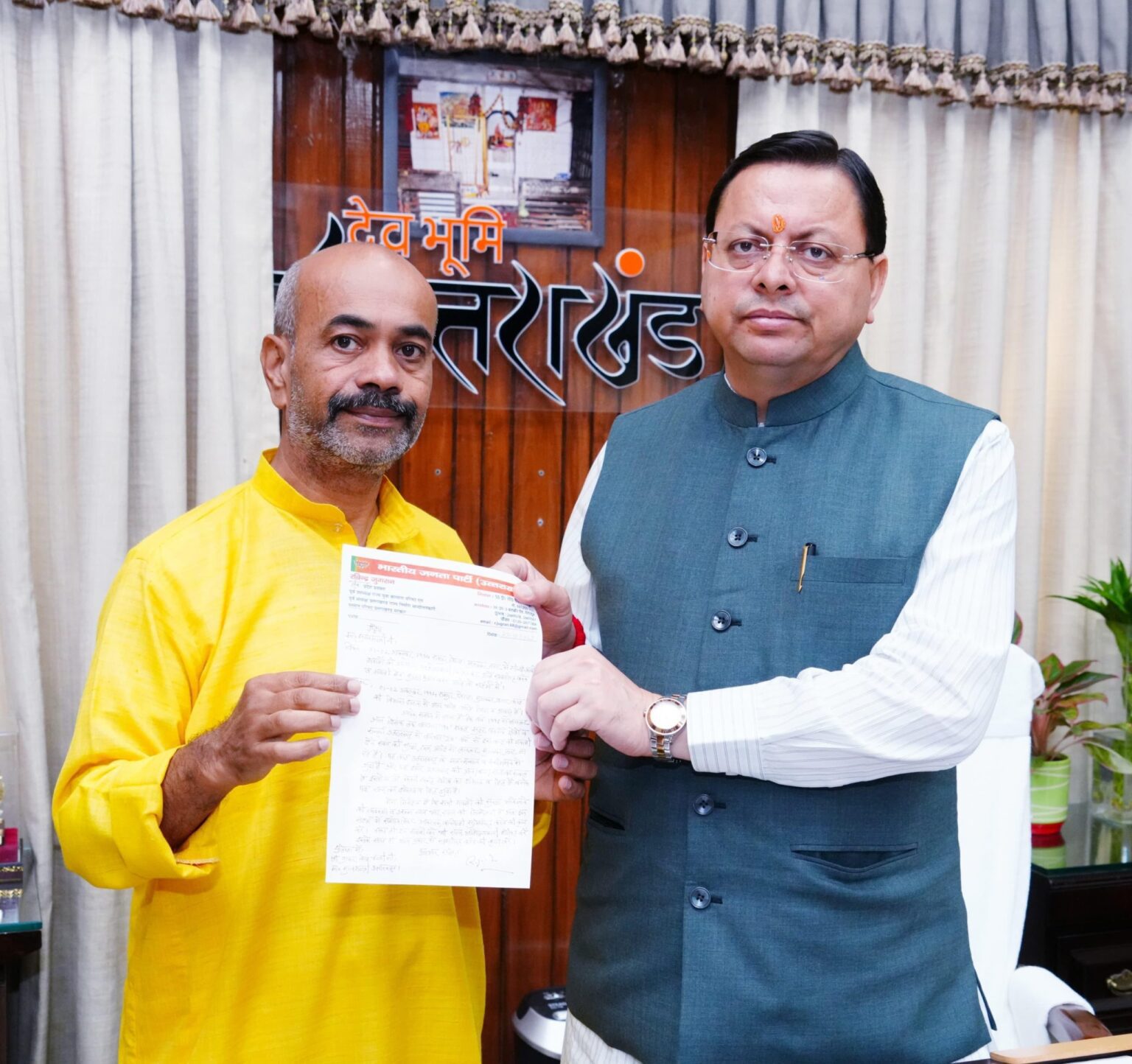 भाजपा नेता रवींद्र जुगरान ने सीएम धामी से की मुलाकात, लंबित भर्ती मामलों पर कार्रवाई की मांग