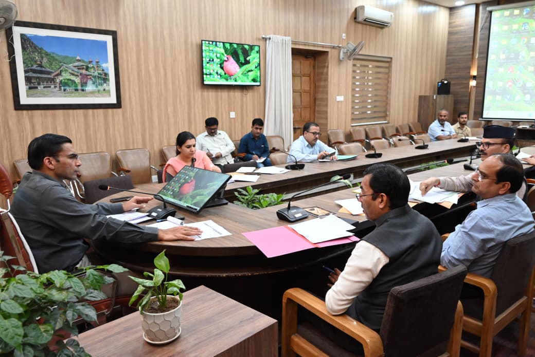 देहरादून में फर्जी राशन और आयुष्मान कार्ड पर सख्त डीएम सविन बंसल, लापरवाह अधिकारियों की वेतन रोकने के निर्देश