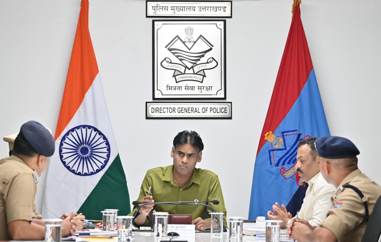 त्योहारी सीजन से पहले एडीजी वी. मुरुगेशन ने देहरादून ट्रैफिक प्लान की समीक्षा, सख्त निगरानी और अतिक्रमण हटाने के निर्देश