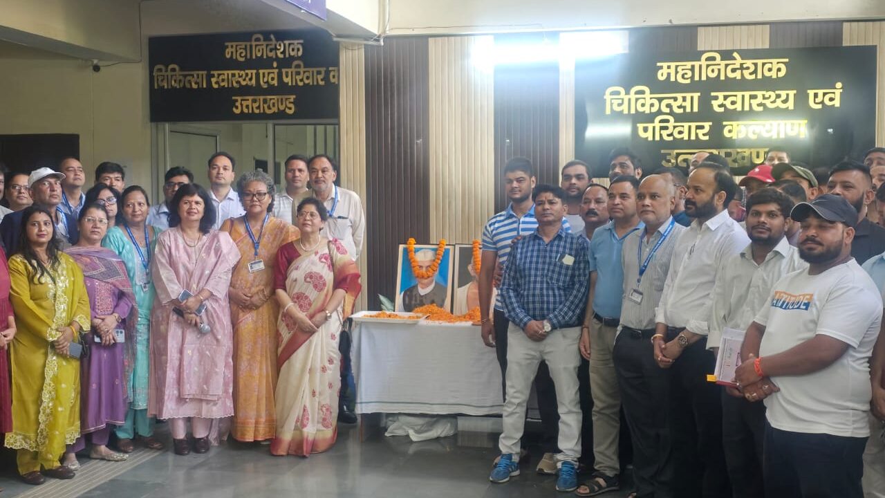 महात्मा गांधी और लाल बहादुर शास्त्री की जयंती पर स्वास्थ्य महानिदेशालय में श्रद्धांजलि कार्यक्रम