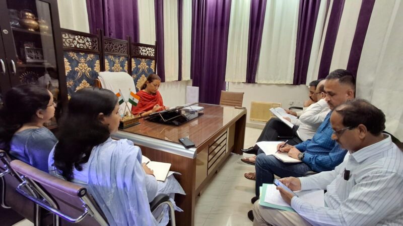 खेल विश्वविद्यालय और महिला सशक्तिकरण योजनाओं पर मंत्री रेखा आर्या की बैठक