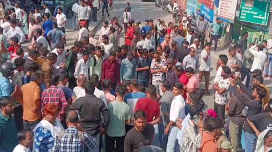 ऋषिकेश में शराब की दुकान के पास युवक की चाकू घोंपकर हत्या, परिजन ने बद्रीनाथ हाईवे किया जाम