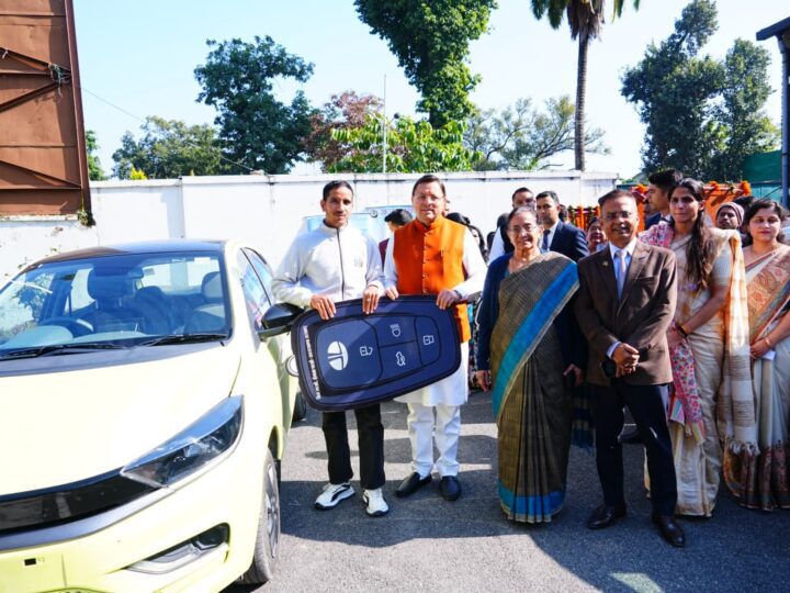 ‘बिल लाओ–इनाम पाओ’ योजना के विजेताओं को सीएम धामी ने सम्मानित किया, 1,888 उपभोक्ताओं को मिले पुरस्कार