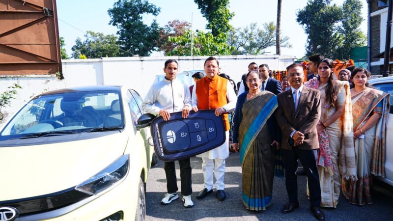 ‘बिल लाओ–इनाम पाओ’ योजना के विजेताओं को सीएम धामी ने सम्मानित किया, 1,888 उपभोक्ताओं को मिले पुरस्कार