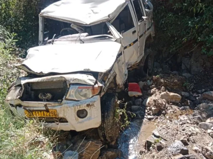 चमोली में गड़कोट के पास वाहन खाई में गिरा, चालक की मौत; दो घायल, एक को एयरलिफ्ट कर लाया गया एम्स ऋषिकेश