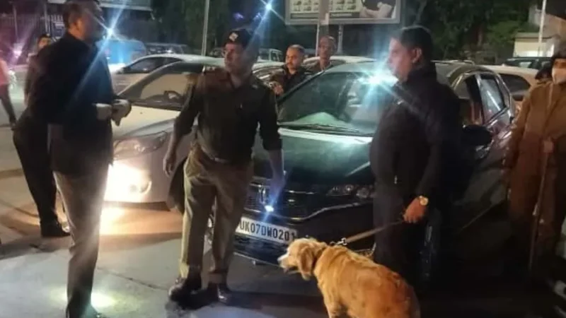 दिल्ली के लाल किले के पास कार विस्फोट के बाद उत्तराखंड में हाई अलर्ट, सीमाओं पर कड़ी निगरानी