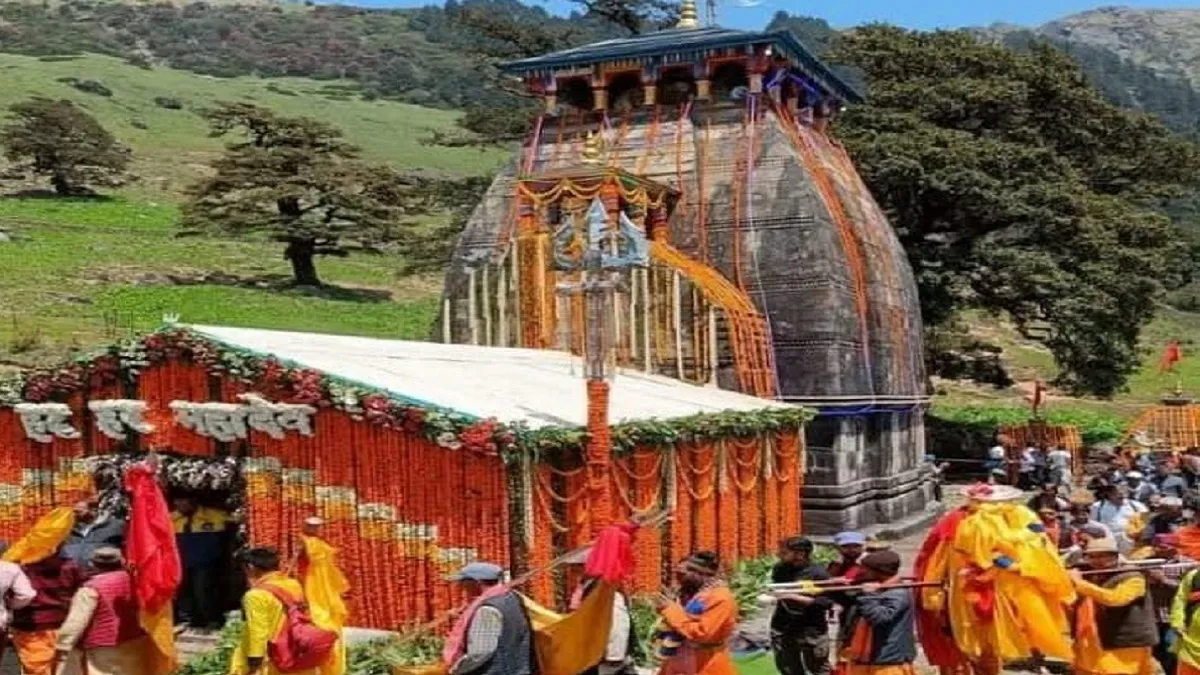 मद्महेश्वर मंदिर के कपाट शीतकाल के लिए बंद, चल-विग्रह डोली गौंडार के लिए रवाना