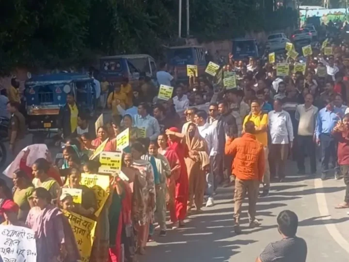 ऋषिकेश में नशामुक्ति रैली के दौरान बवाल, पुलिस और प्रदर्शनकारियों में झड़प