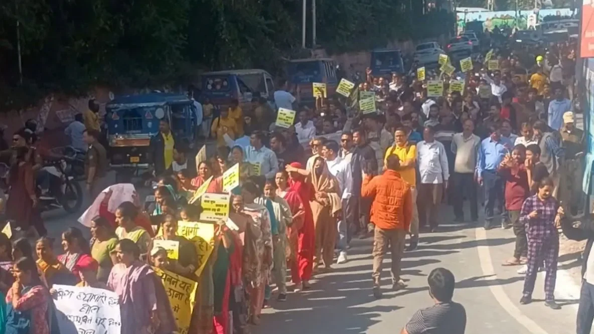 ऋषिकेश में नशामुक्ति रैली के दौरान बवाल, पुलिस और प्रदर्शनकारियों में झड़प