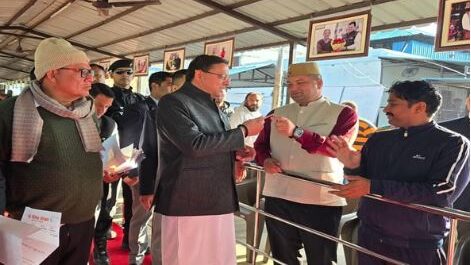 खटीमा दौरे पर सीएम धामी ने सुनी जनसमस्याएं, अधिकारियों को त्वरित समाधान के निर्देश