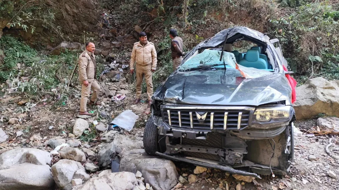 कैंची धाम के पास खाई में गिरी श्रद्धालुओं की स्कॉर्पियो, तीन की मौत, पांच घायल