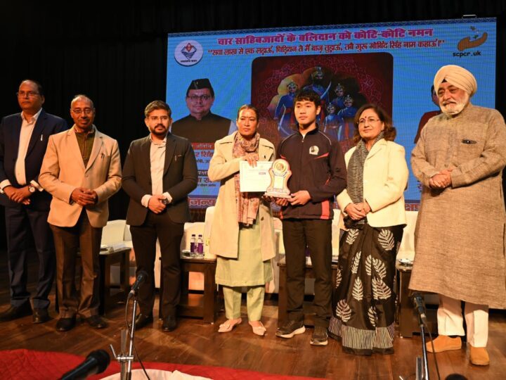 वीर बाल दिवस पर बाल अधिकार आयोग का आयोजन, आठ बच्चों को किया गया सम्मानित