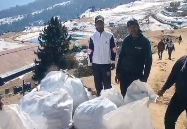 औली स्की चैंपियनशिप के बाद 13 क्विंटल प्लास्टिक कचरा हटाया गया