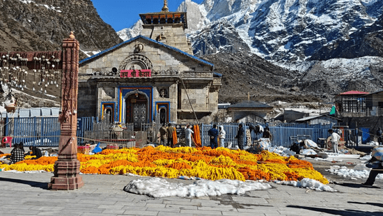 केदारनाथ धाम फूलों से सजा, यात्रा शुरू होने से पहले तैयारियां तेज