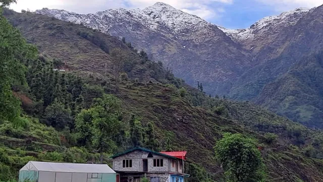 मई के आखिरी दिन बागेश्वर की चोटियों पर बर्फबारी, मौसम के बदले मिजाज ने बढ़ाई चिंता