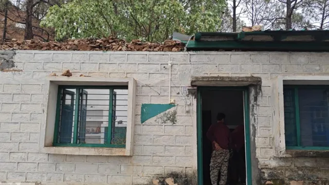 पिथौरागढ़ में तेज तूफान का कहर, वन चौकी की छत उड़ी, अधिकारी बाल-बाल बचे