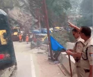 केदारनाथ यात्रा मार्ग पर सोनप्रयाग के पास पहाड़ी से गिरे पत्थर, एक की मौत, एक गंभीर घायल