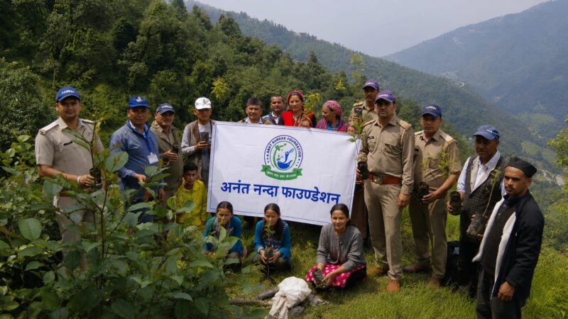 हरेला पर्व पर मुन्दोली में अनंत नन्दा फाउंडेशन ने 500 पौधे लगाए गए, 30 जुलाई तक 3,000 पौधरोपण का लक्ष्य