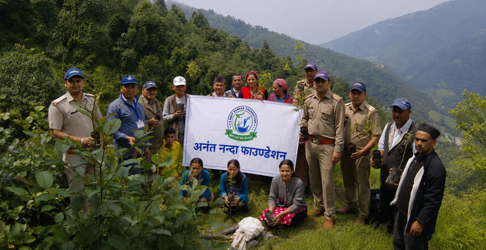 हरेला पर्व पर मुन्दोली में अनंत नन्दा फाउंडेशन ने 500 पौधे लगाए गए, 30 जुलाई तक 3,000 पौधरोपण का लक्ष्य